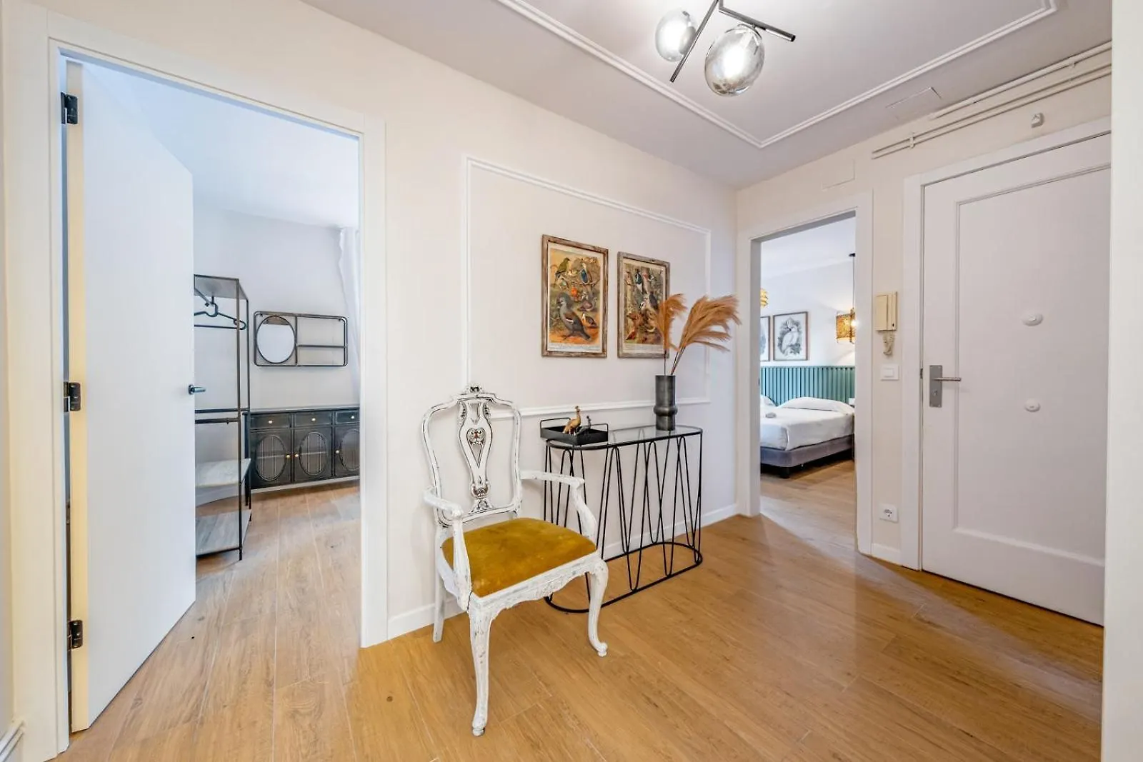 Bebarceloner Eixample Apartments - 4 Bedrooms