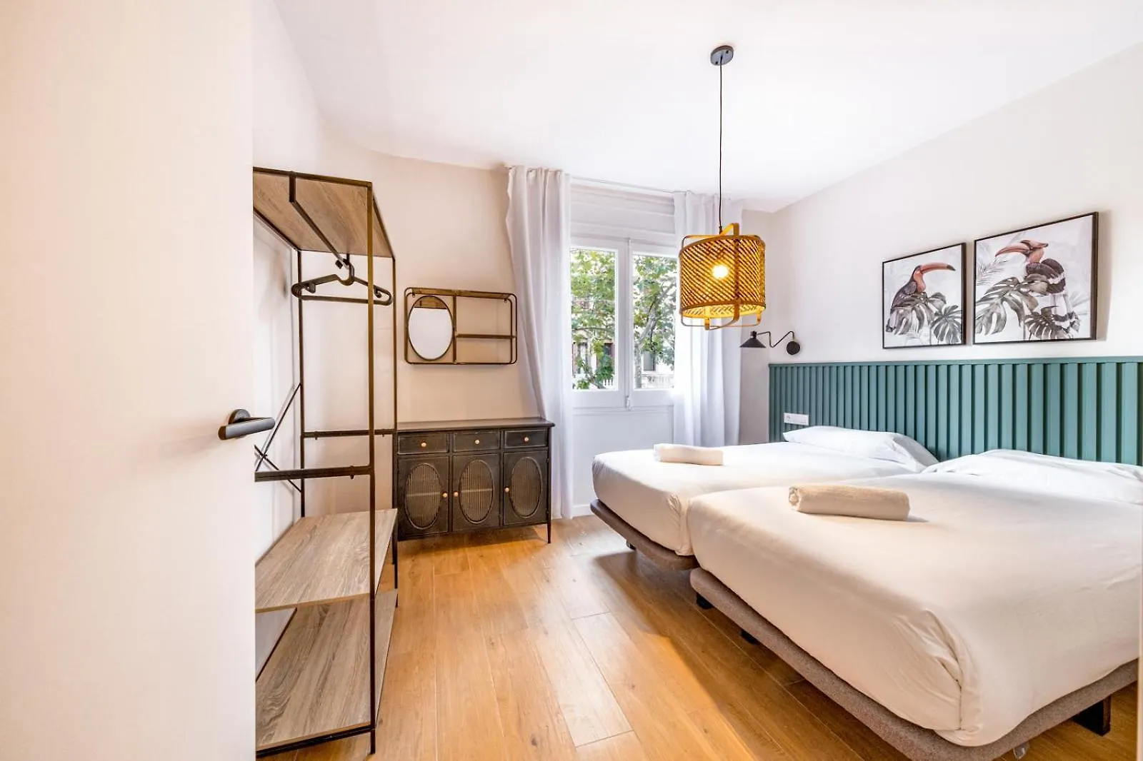 Bebarceloner Eixample Apartments - 4 Bedrooms Barcelona