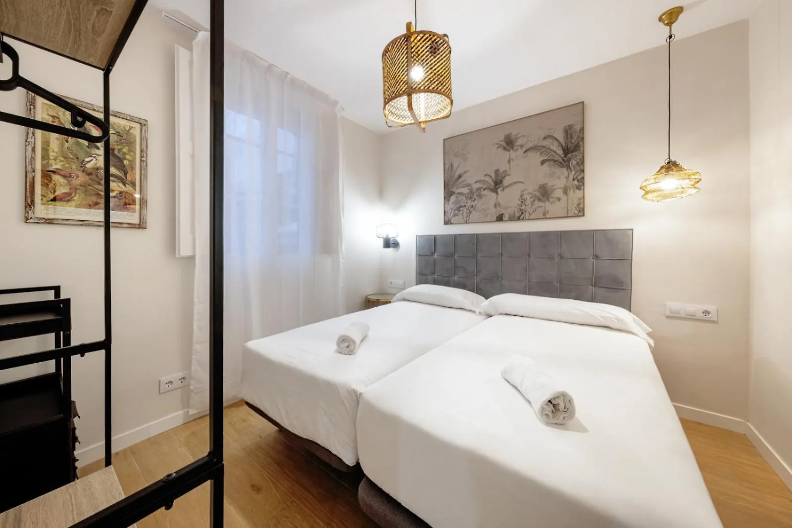 Bebarceloner Eixample Apartments - 4 Bedrooms Spain